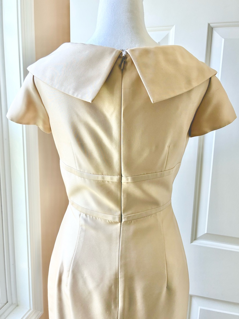 Talbots Classic Sheath Dress Retro Styling Cap Sleeve V-neckline Gold Size 2 - Picture 8 of 13